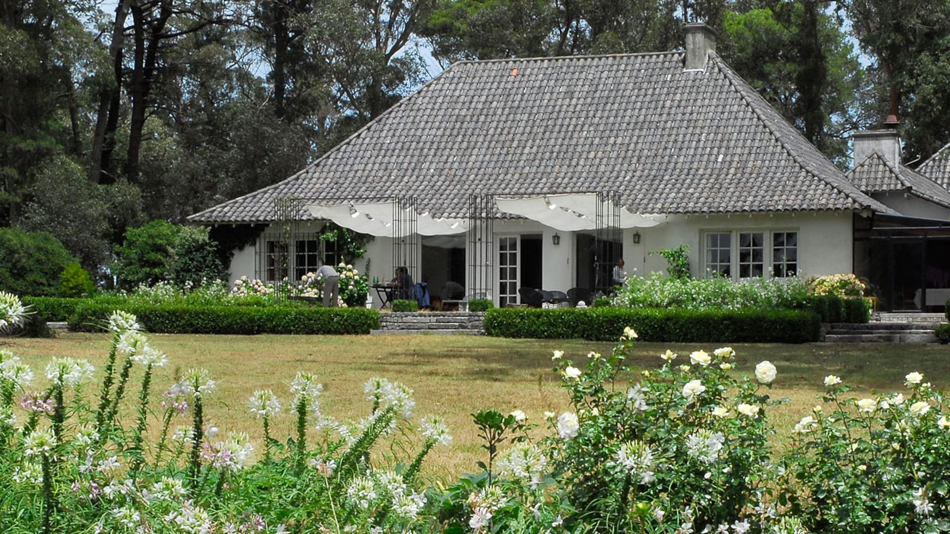 Conocé el jardín tandilense que recibió a la reina de Dinamarca