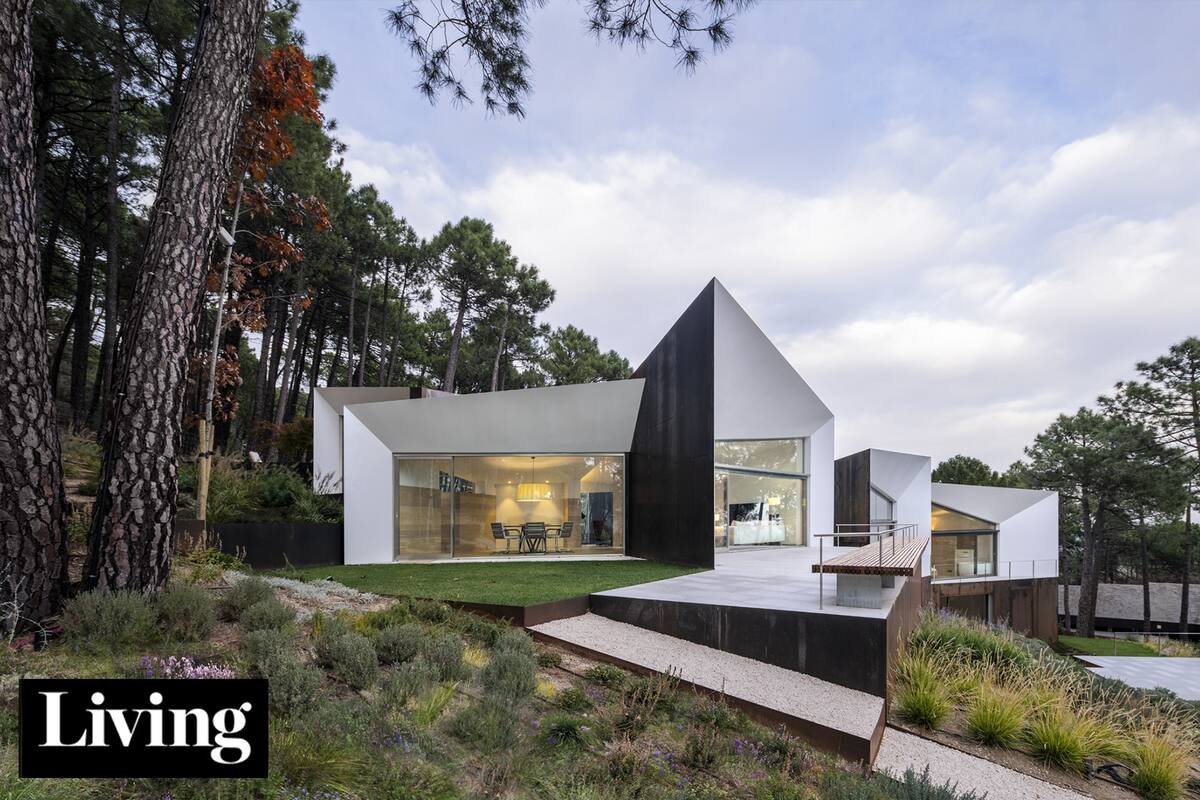 “La habitación de al lado”: recorremos la casa en el bosque de Madrid en la que se filmó la última película de Almodóvar