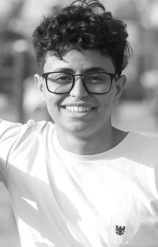 Martín Caponio tiene 17 años y cuando le contó a su familia que era un varón trans, su mamá y papá pasaron por distintas etapas; hoy, aseguran que la contención y el romper con los estereotipos de género y mandatos sociales, fue clave. Crédito: Fernando Font / LA NACION