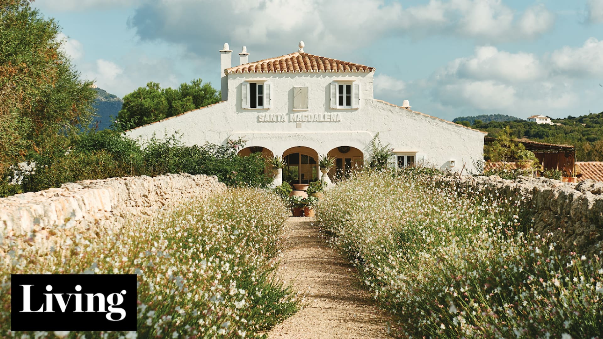 El arquitecto argentino Luis Laplace, exitoso en el mundo entero, nos muestra su finca en Menorca
