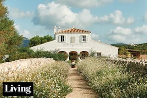 El arquitecto argentino Luis Laplace, exitoso en el mundo entero, nos muestra su finca en Menorca