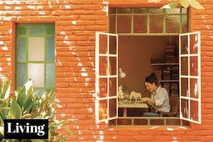 Una artista del papel nos recibe en una de las casas más antiguas de San Antonio de Areco