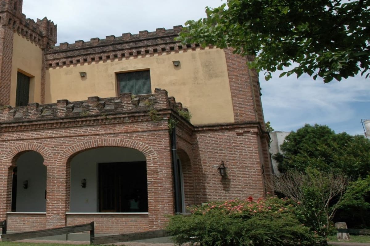 La historia del castillo de Adrogué, con túneles e inspirado en un palacio bizantino del siglo XIII