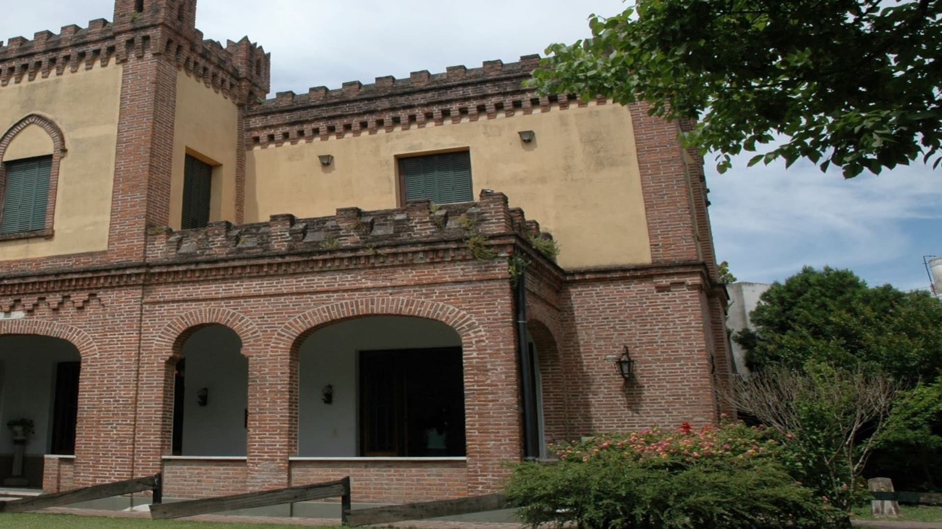 La historia del castillo de Adrogué, con túneles e inspirado en un palacio bizantino del siglo XIII