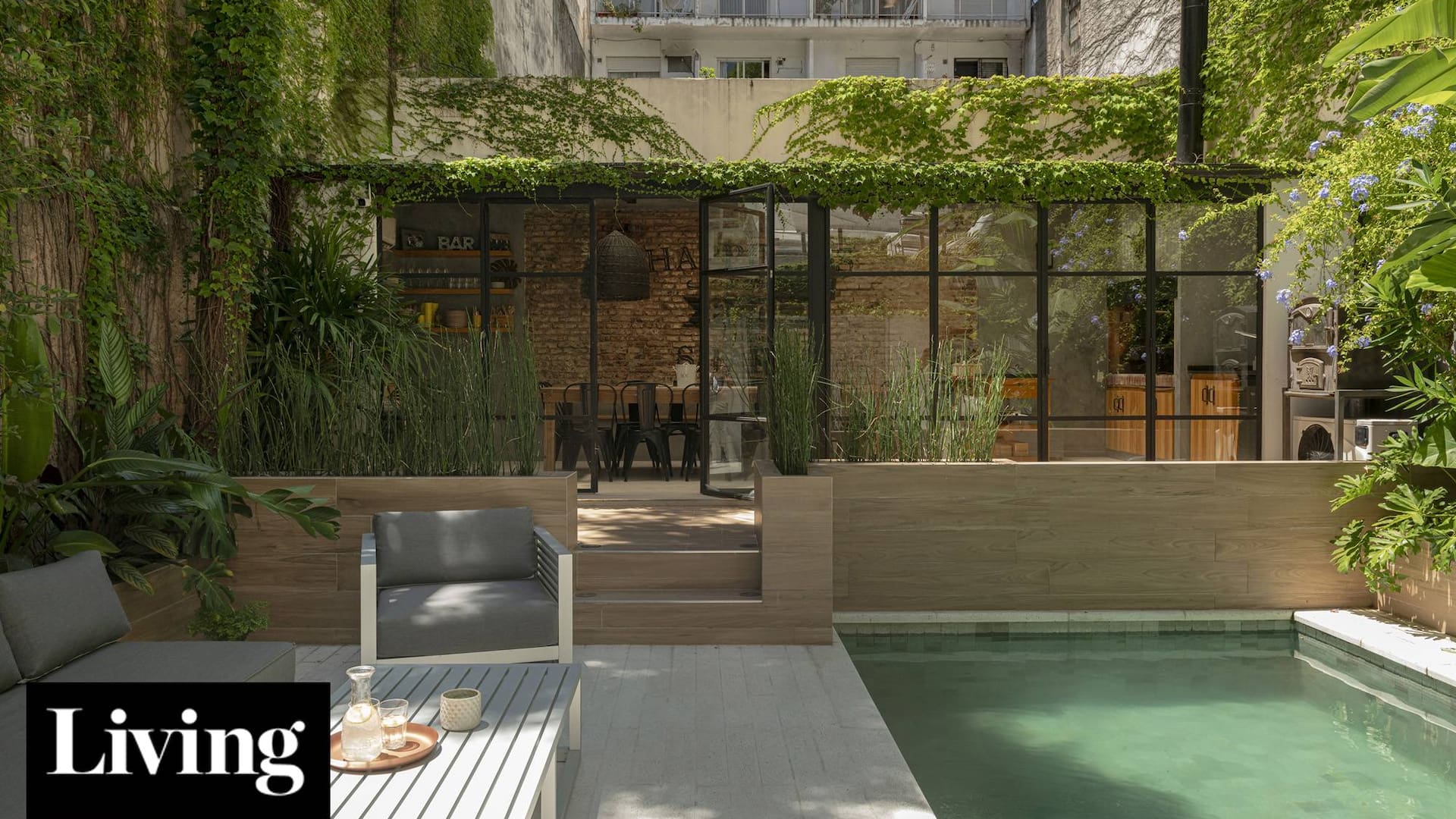 Antes y después: una planta baja en Recoleta se renovó con una pileta y quincho