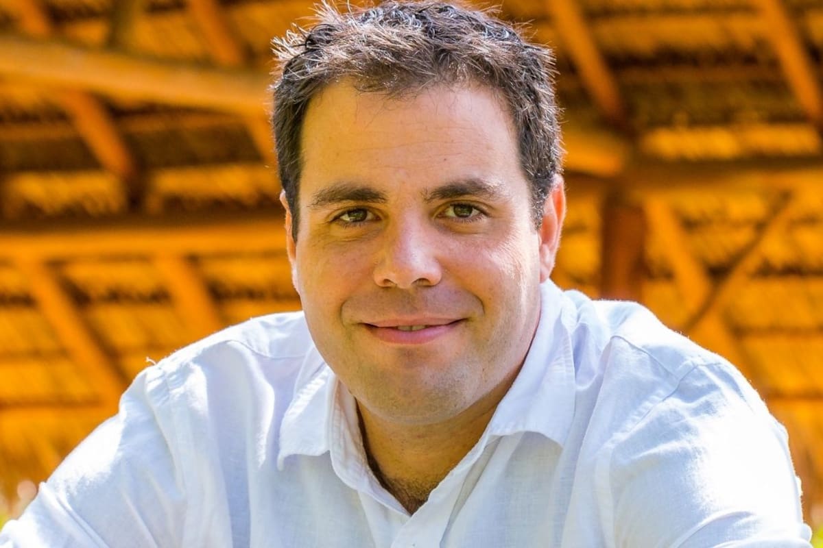 Vivir en la naturaleza: el argentino rebelde que recorrió el mundo y creó una ecovilla en Costa Rica