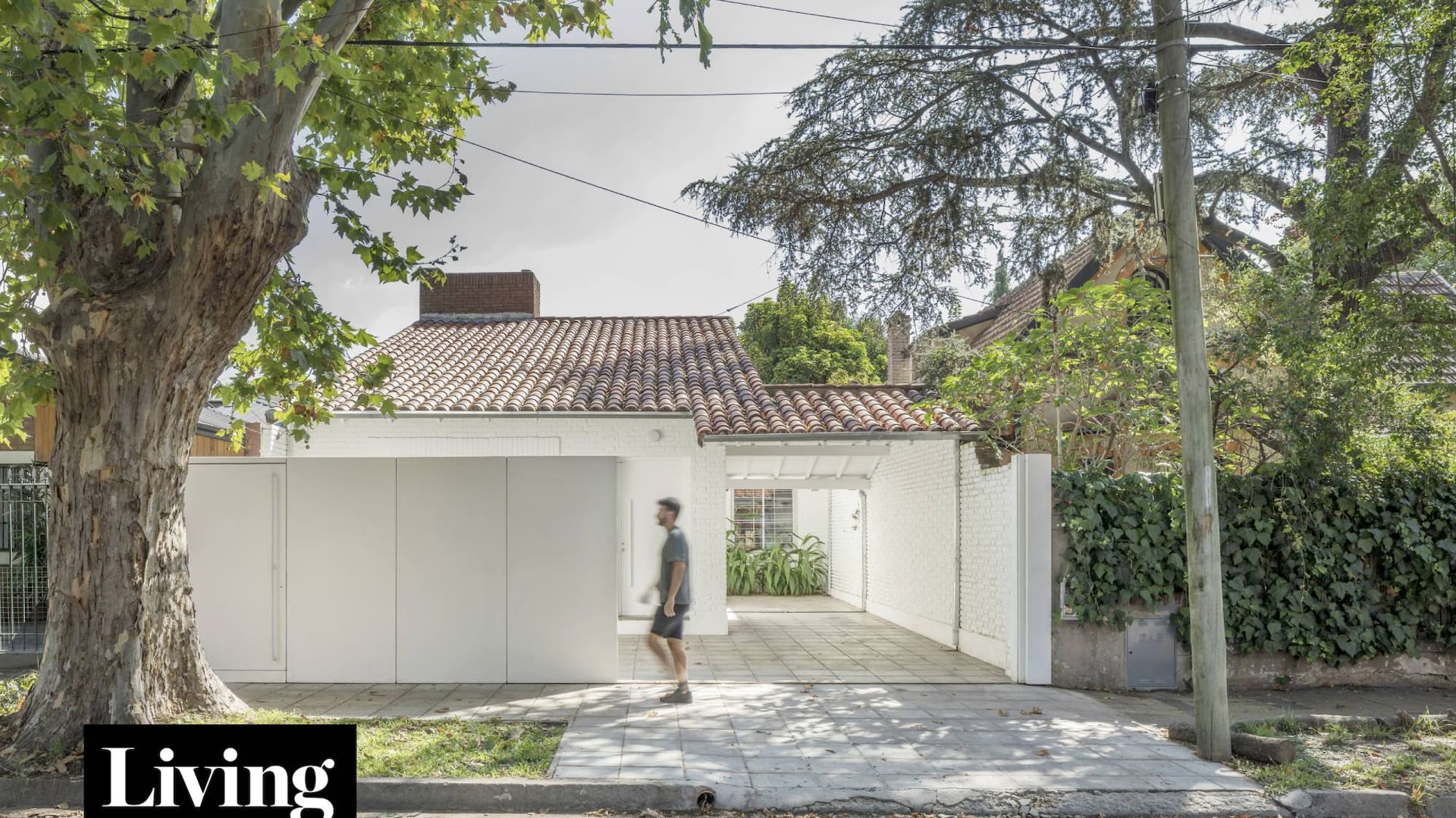 Con un presupuesto acotado y muchas ideas renovaron un chalet clásico de Florida