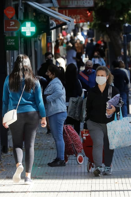 Coronavirus en la Argentina: una pausa en la cuarentena, con mucha gente en las calles de la Ciudad