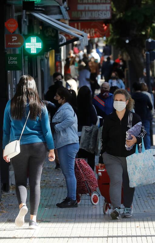 Coronavirus en la Argentina: una pausa en la cuarentena, con mucha gente en las calles de la Ciudad