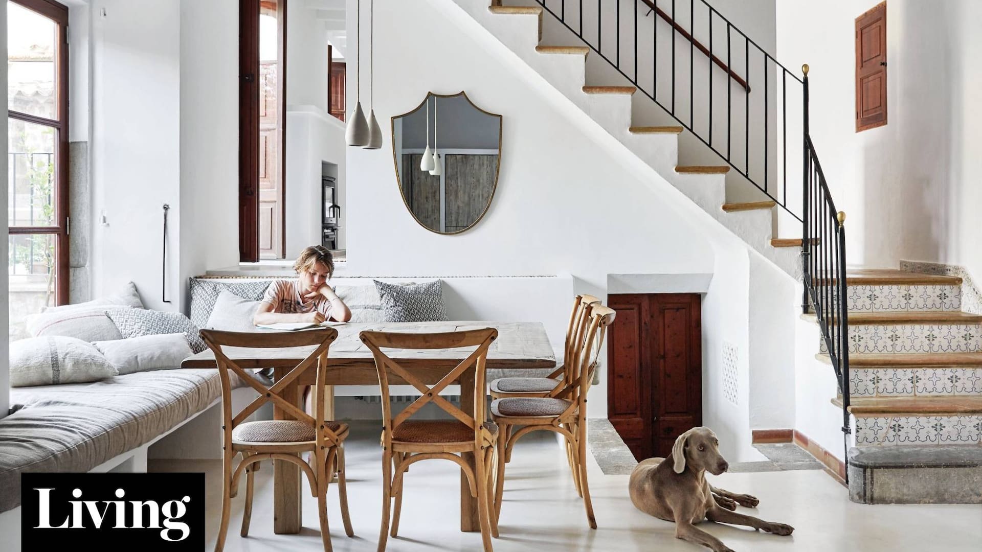 15 ideas para ambientar tu living-comedor o cocina con una mesa de madera vintage