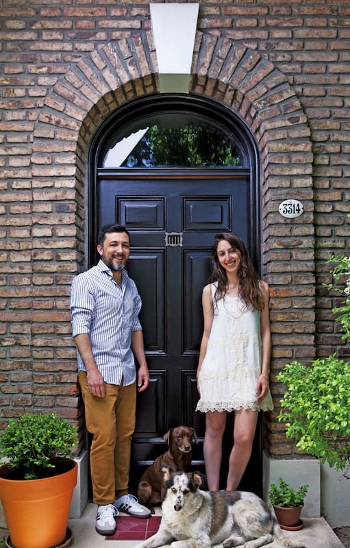 Sueño de 52m2: Dos diseñadores prefirieron resignar metros y tener una casita inglesa en su barrio preferido