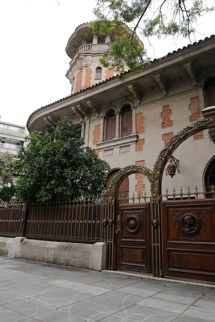 La Casa Redonda: la historia del misterioso y pequeño Palacio Barolo escondido en la zona más exclusiva de la ciudad
