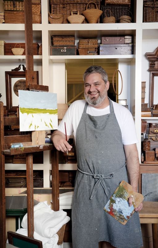Un arquitecto nos muestra las alucinantes colecciones de objetos cotidianos que cubren cada pared de su casa