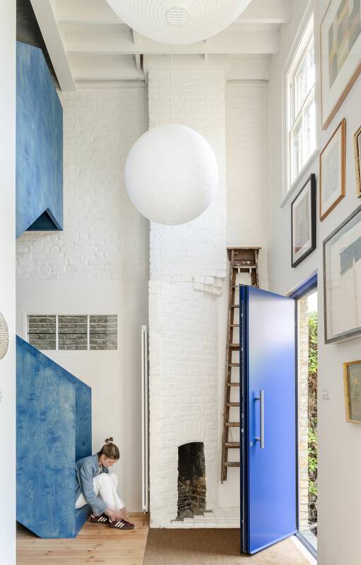 Un arquitecto transformó esta casa de estilo victoriano de Londres en un cálido y moderno hogar para su familia