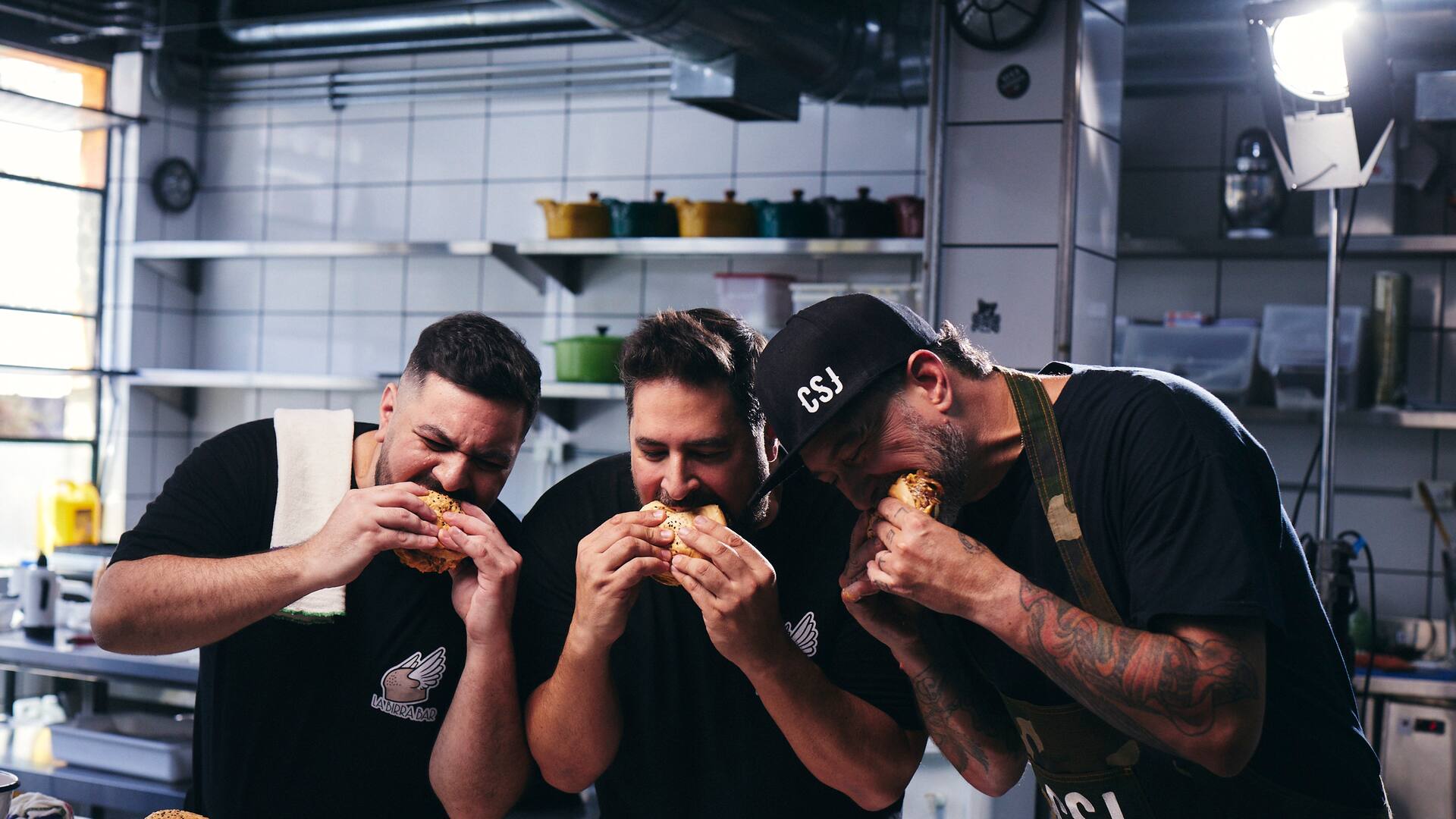 La Burger: una creación de Lele Cristobal y La Birra Bar llega a las Paradas Sangucheras de AXION energy