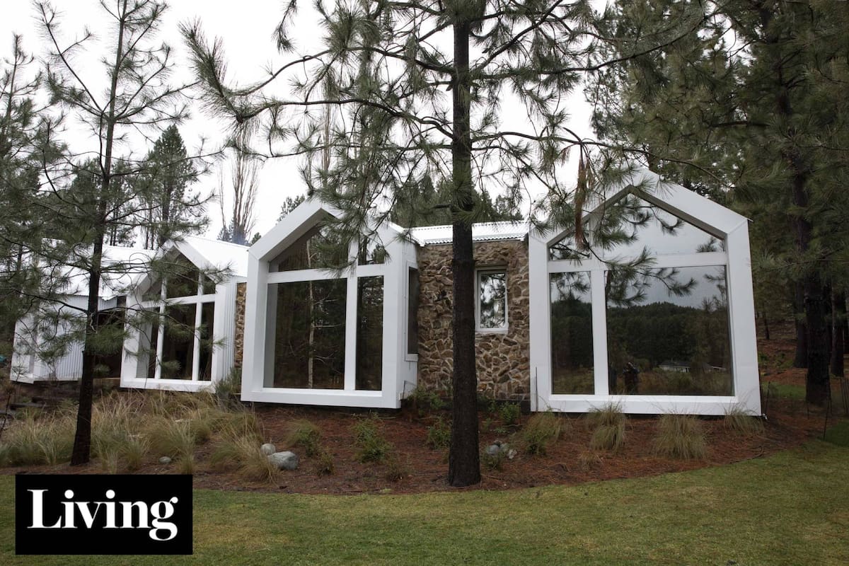 Un arquitecto hizo su casa modular en forma de abanico para que cada ambiente tuviera vista al bosque patagónico