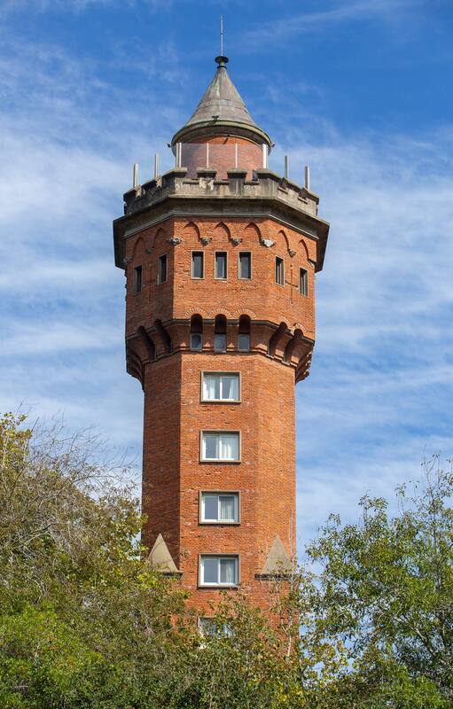 Te contamos la historia del hotel L’Auberge, ícono de Punta del Este mejor conocido como la “Torre de los waffles”