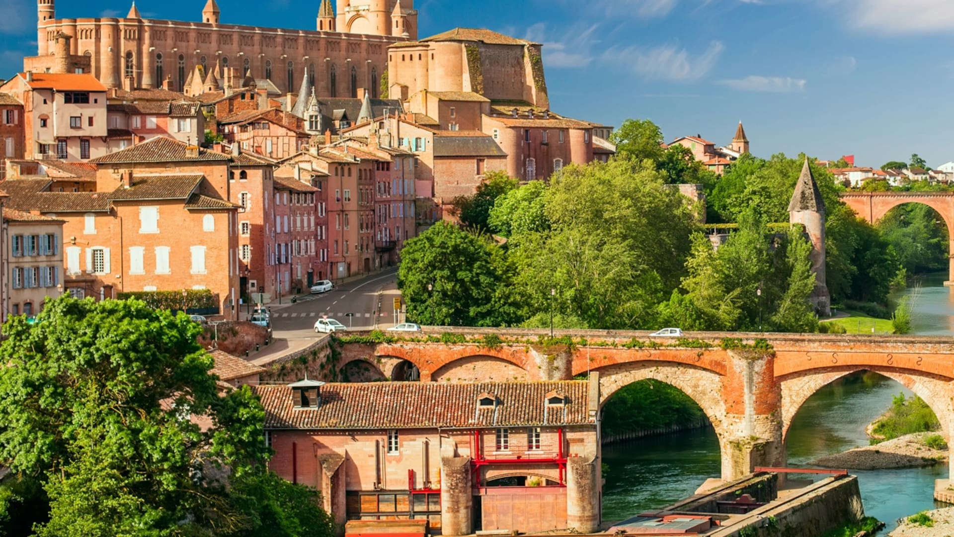 Albi, la curiosa ciudad francesa donde las construcciones son rojas