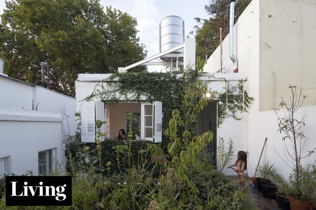 Unió dos PH de los años 50 en Parque Chas y logró una casa con menos presupuesto y más verde del que esperaba
