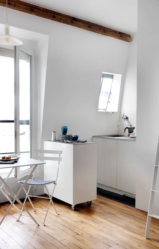 Pequeño lujo en París: Un arquitecto nos muestra su mansarda de 16m2 en un edificio del siglo XIX