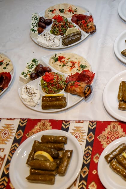 Desde 1979: el restaurante de comida armenia atendido por alumnos y sus padres