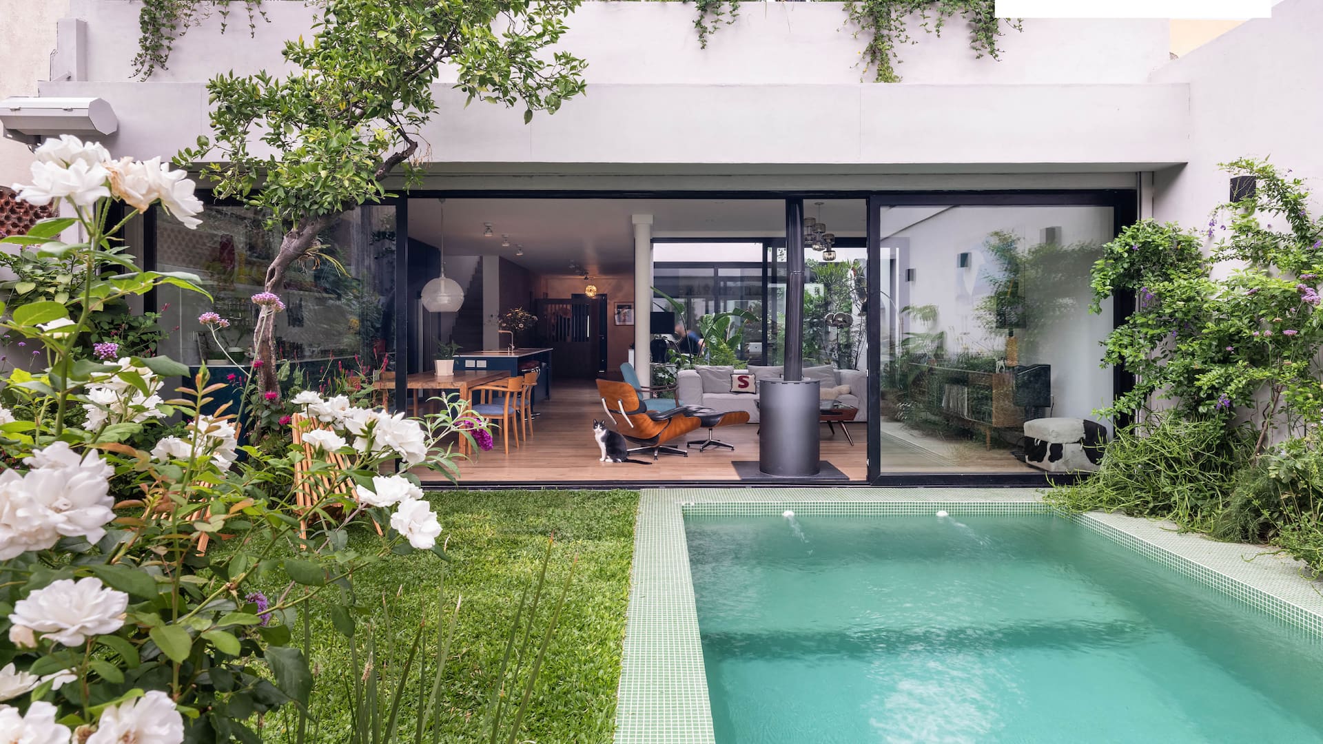 Una casa como un hotel: Cómo diseñaron su nuevo hogar en Parque Chas los dueños del hospedaje boutique más instagrameable de Buenos Aires