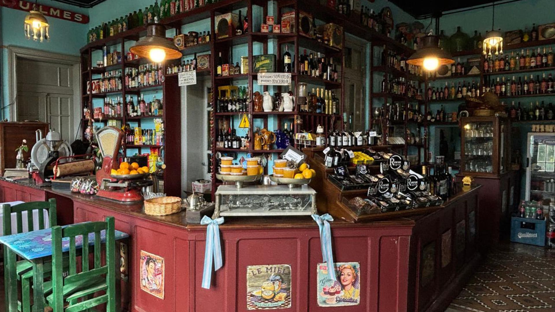 Dejó su trabajo en Puerto Madero y reabrió un almacén que estuvo cerrado 50 años en un pequeño y colorido pueblo