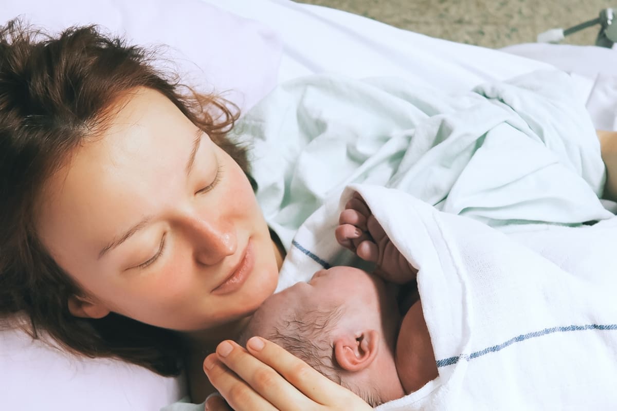 Parir junto a una doula: cómo trabajan y cuánto cuesta contratarlas