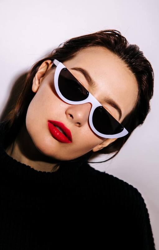 ¿Moda inútil? Ahora se usan los anteojos de sol que apenas cubren los ojos