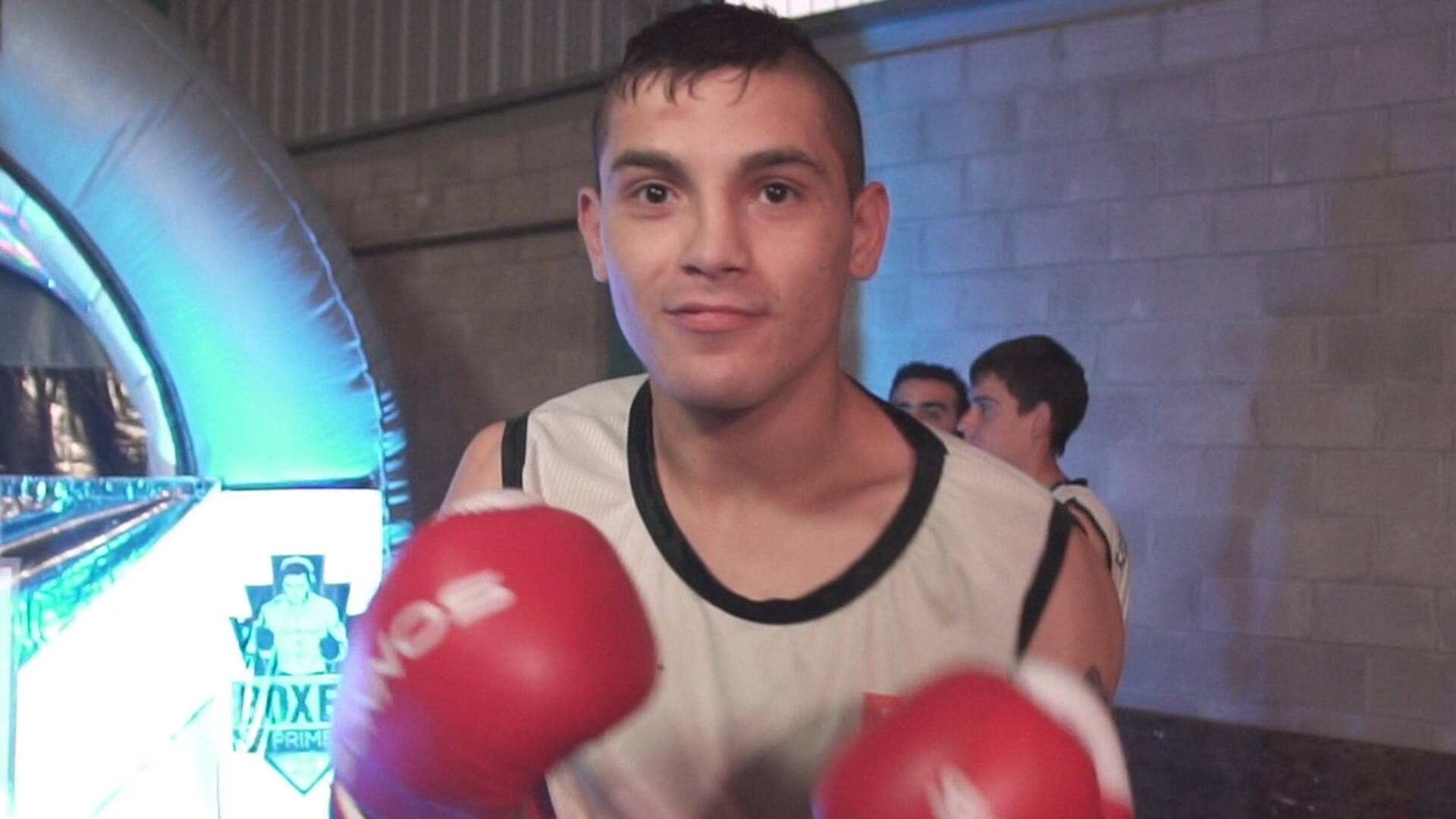 Madurar a los golpes: tiene 21 años, estuvo tres veces preso y lucha por llegar a ser boxeador profesional