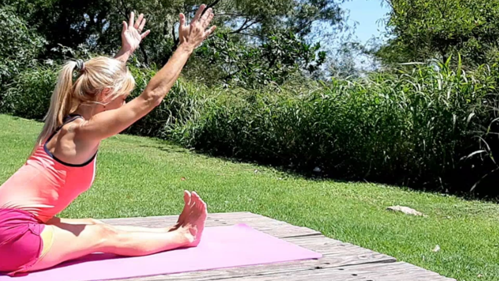 La felicidad: ¿una cuestión de buena digestión? 3 posturas de yoga para favorecer la motilidad
