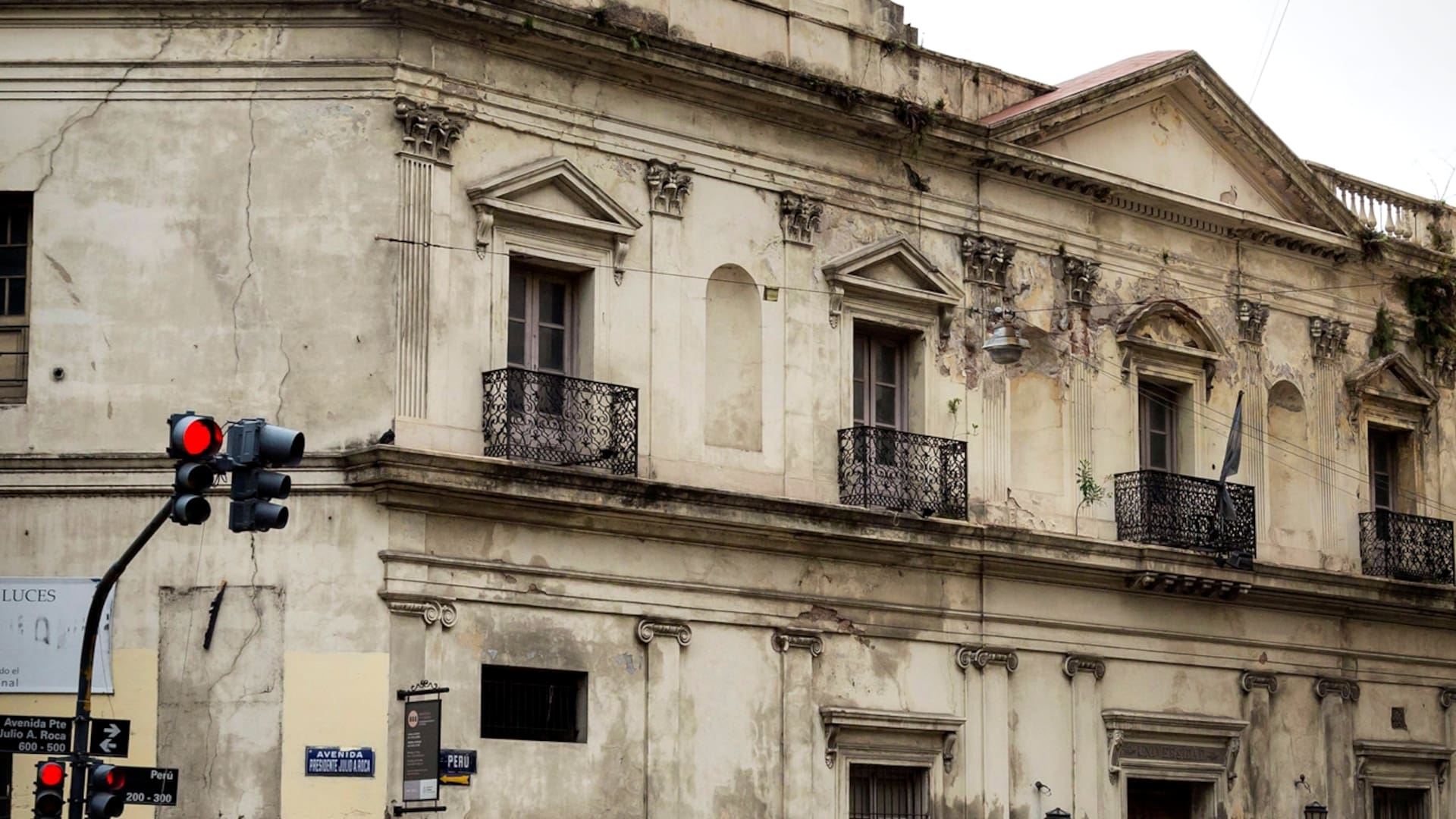 La Manzana de las Luces: uno de los edificios más antiguos de la ciudad, en estado de abandono