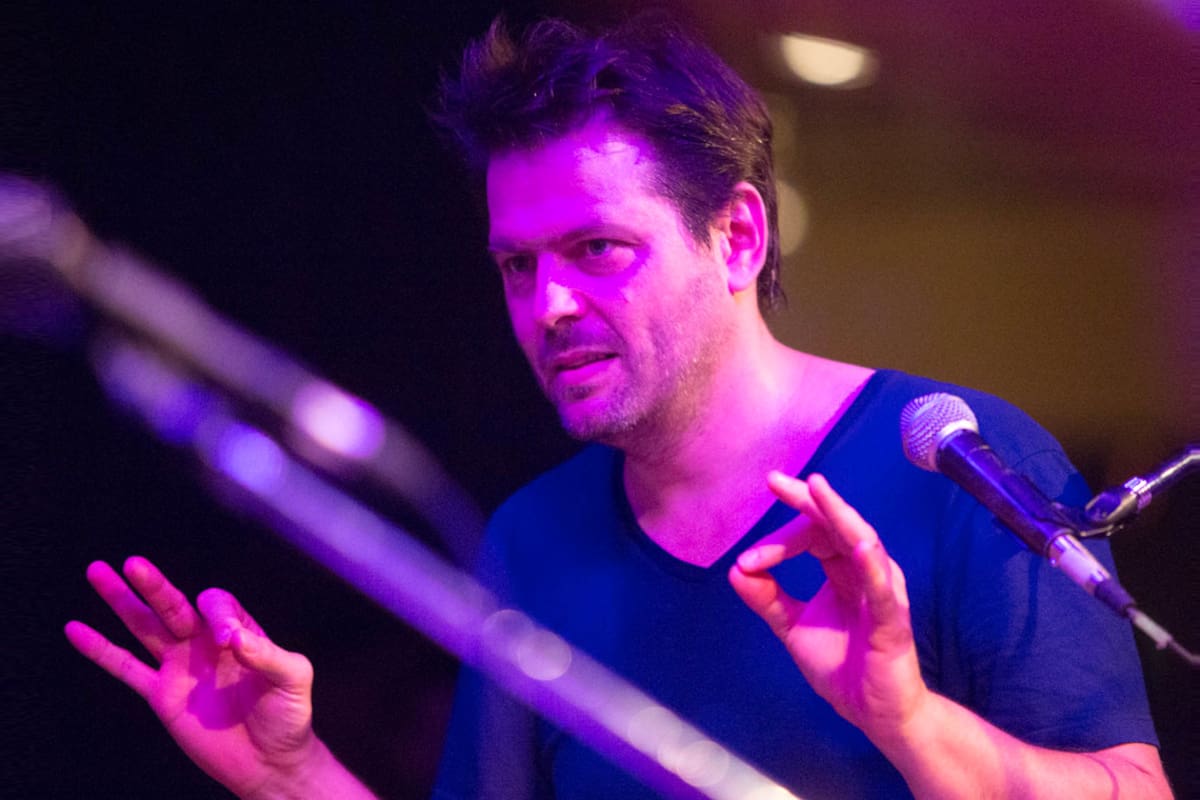 Salí a bailar: el nuevo proyecto de Santiago Vázquez, ex Bomba de Tiempo