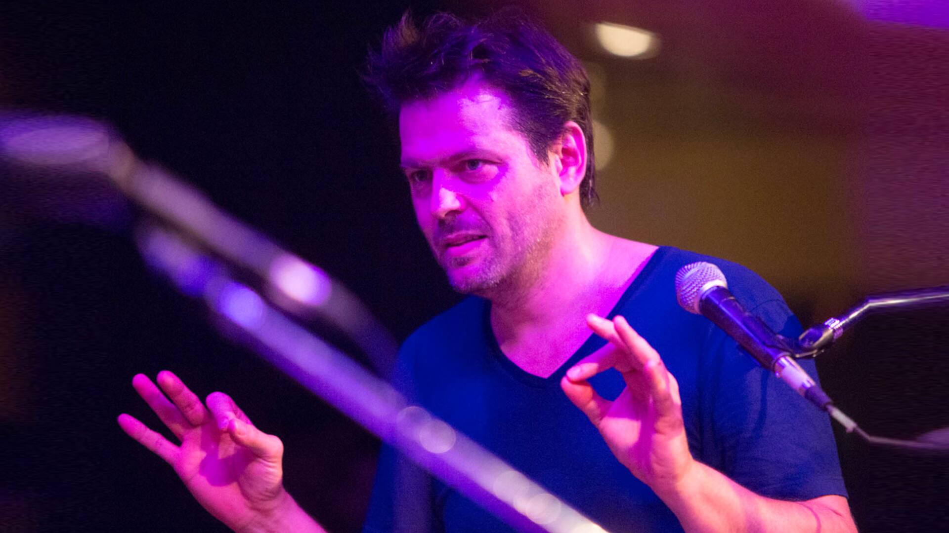 Salí a bailar: el nuevo proyecto de Santiago Vázquez, ex Bomba de Tiempo