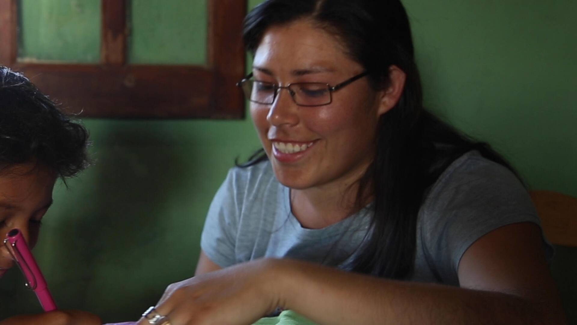 Nació en el campo, fue la primera de 11 hermanos en terminar la secundaria y es maestra rural