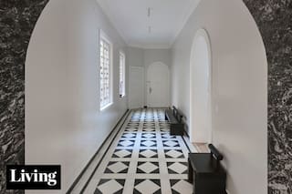 Un clásico porteño con espíritu contemporáneo: así se renovó un departamento en el icónico Palacio Los Patos