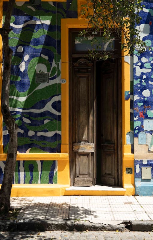 Marcada por el arte, su casa terminó transformando el Pasaje Lanín