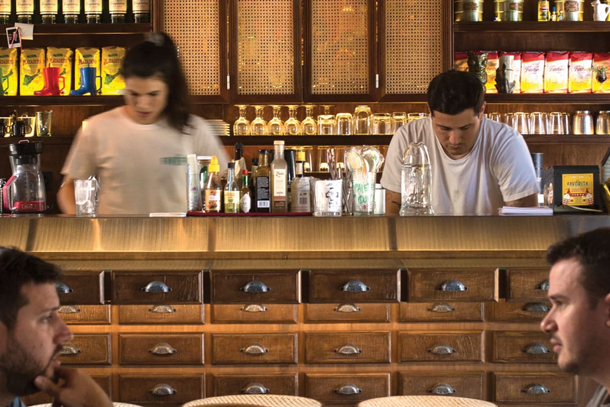 Restaurantes. Vermú, soda, milanesa, pastrón: 4 lugares para comer bien y a buen precio
