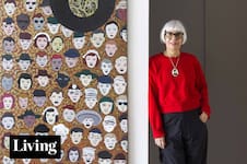 La artista Carolina Antoniadis se mudó a un edificio que construyó con amigos