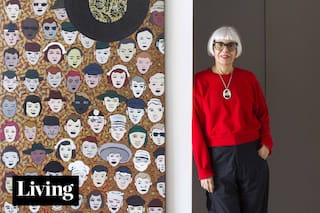 La artista Carolina Antoniadis se mudó a un edificio que construyó con amigos