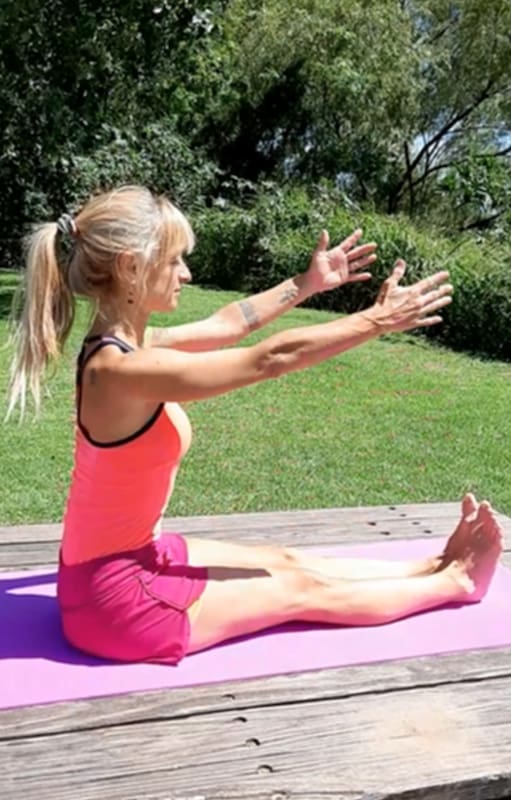 La felicidad: ¿una cuestión de buena digestión? 3 posturas de yoga para favorecer la motilidad