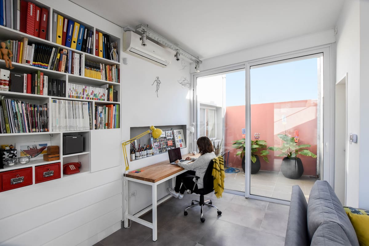 Ciudad natal: Después de vivir afuera, una arquitecta convirtió un PH antiguo de Bahía Blanca en su casa-estudio