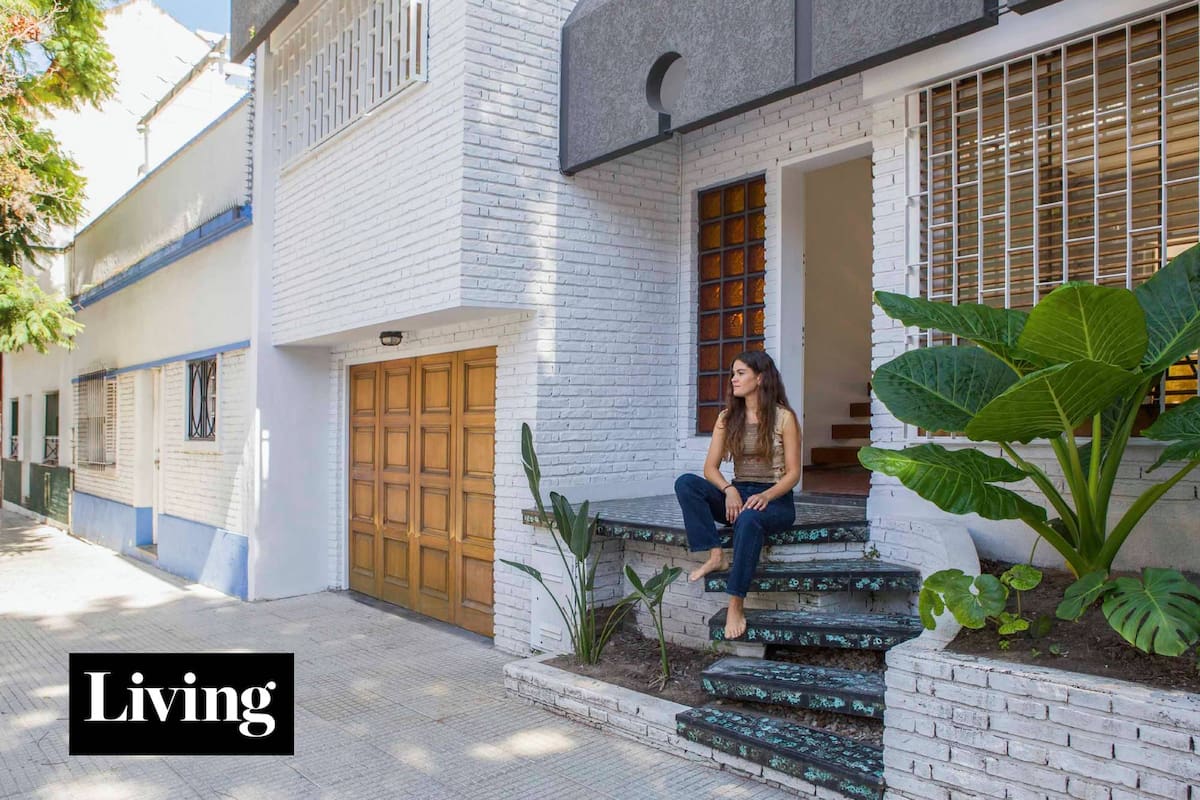 Perfecta para ella sola, compró una casa que había sido dividida en dos por su dueño anterior