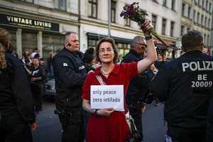 Quién es la abogada alemana que con flores y pequeñas pancartas creó un nuevo activismo