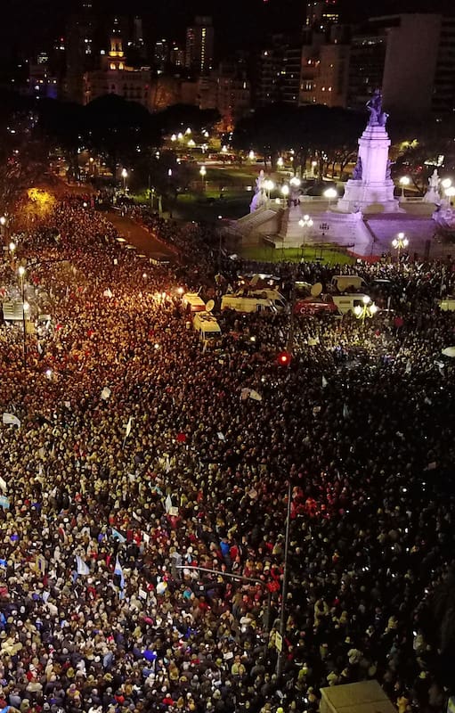Multitudinarias manifestaciones frente al Congreso y en todo el país para pedir el desafuero de Cristina Kirchner