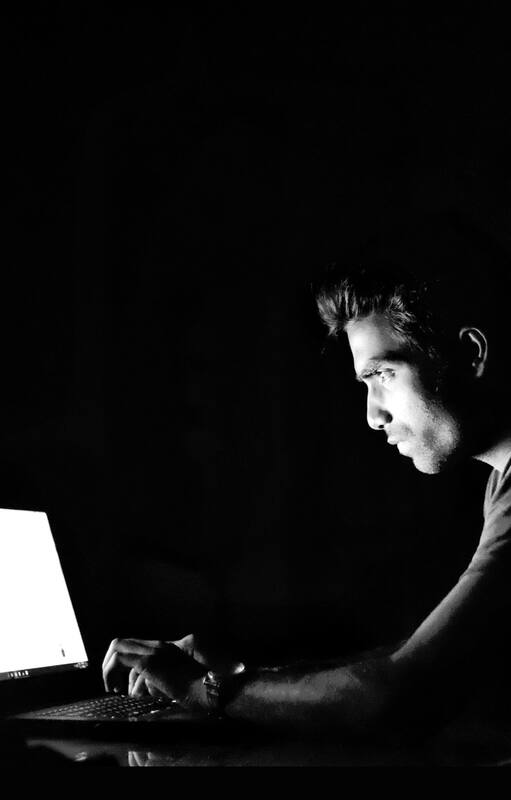 Estafadores de la web: cómo engañaron a Spotify, Google y hasta a la Lazio