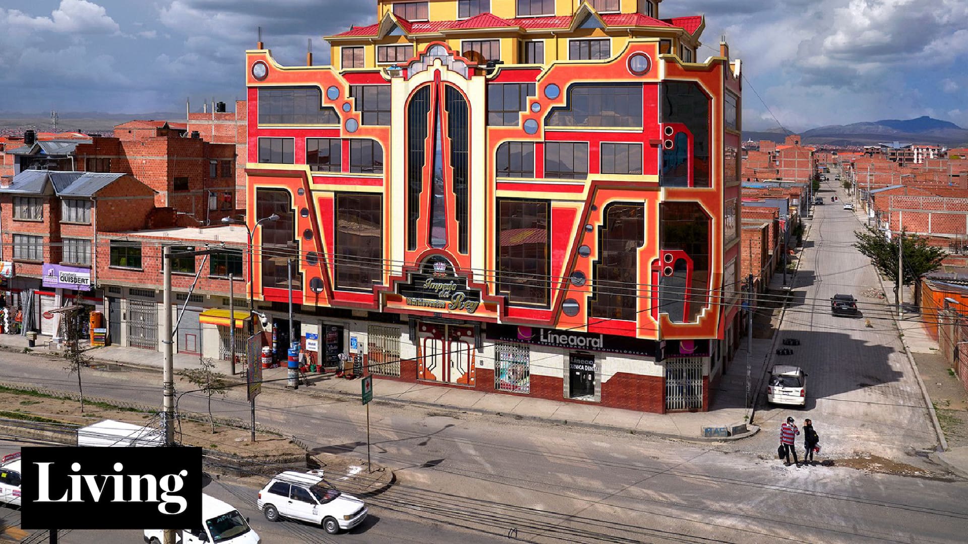 Las extravagantes obras del ingeniero boliviano Freddy Mamani, en una muestra fotográfica imperdible