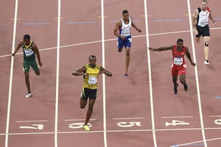El video de otro gran triunfo de Bolt: sacó ventaja en el final y llegó a la met