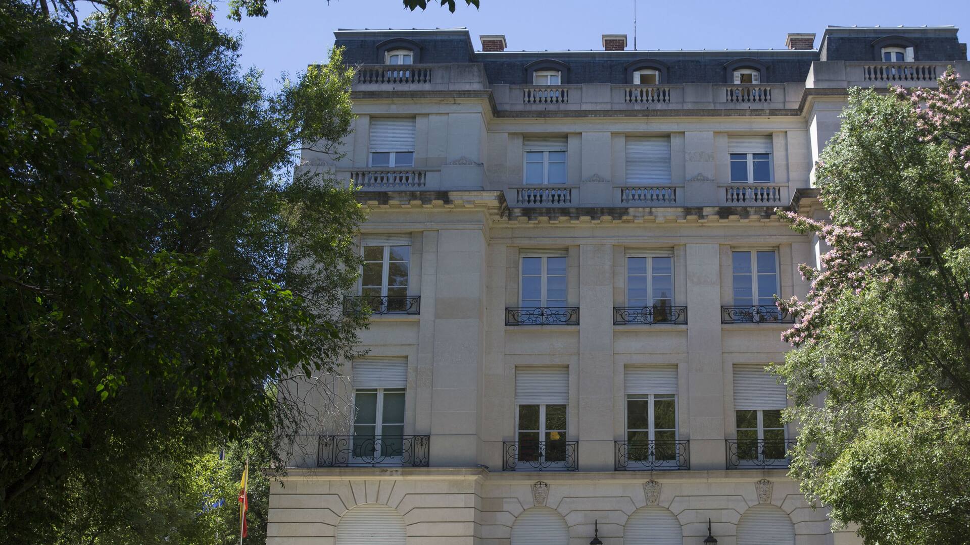 La historia del edificio de la Embajada de España y la aristocrática mujer que ordenó su construcción