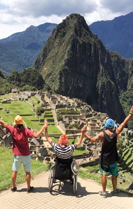 Hazaña. Cuatro días después de una cirugía de corazón, subió al Machu Picchu en silla de ruedas